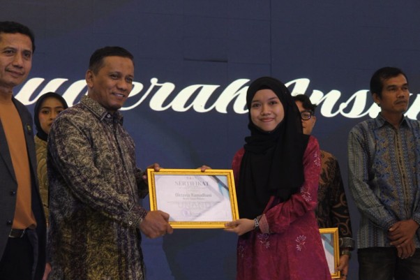 Oktavia Ramadhani Raih Juara I Jurnalis Pers Mahasiswa Unand